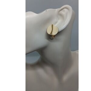 Craft Cream Enamel Gold Tone Grooved Round Clip On Earrings Circular Studs
